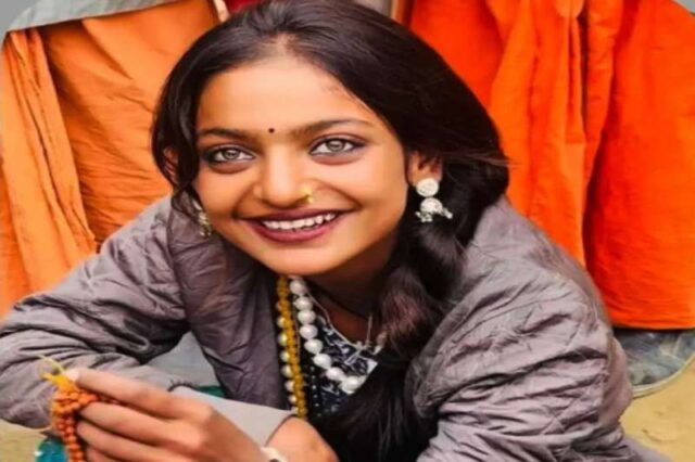 Monalisa-_Viral_girl_Monalisa_left_Maha_Kumbh_and_returned_to_Maheshwar_from_Prayagraj.jpg