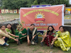 एक पेड़ मां के नाम अवश्य लगे पर्यावरण बचाएं