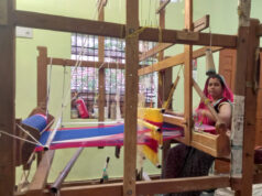 हाथ करघे से कमाई तक- ग्राम नारी की महिलाओं की सफलता का राज….