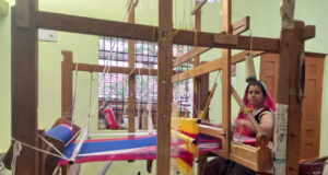 हाथ करघे से कमाई तक- ग्राम नारी की महिलाओं की सफलता का राज….