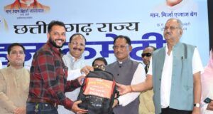 मुख्यमंत्री विष्णु देव साय ने हज यात्रियों को वितरित किया फर्स्ट एड किट: सफल हज यात्रा के लिए शुभकामना देकर यात्रियों का किया स्वागत…..