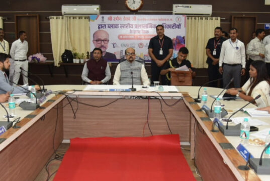 राज्यपाल रमेन डेका ने ली ब्लॉक स्तरीय प्रशासनिक अधिकारियों की समीक्षा बैठक….