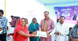 स्वास्थ्य मंत्री श्याम बिहारी जायसवाल ने सुशासन तिहार के तहत जनसमस्या निवारण शिविर में सुनीं ग्रामीणों की समस्याएं…..