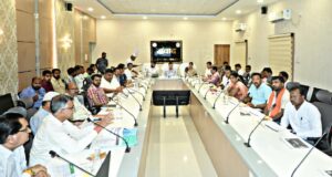 सॉलिड वेस्ट मेनेजमेंट में जनप्रतिनिधियों की भूमिका एवं दायित्व पर उन्हें दिया गया प्रजेन्टेशन, उद्योग मंत्री लखनलाल देवांगन की रही गरिमामयी उपस्थिति एवं महापौर रहे उपस्थित….
