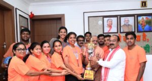 उप मुख्यमंत्री अरुण साव से फेडरेशन कप मिक्स्ड नेटबॉल चैंपियनशिप में रजत पदक जीतने वाले खिलाड़ियों ने की मुलाकात….