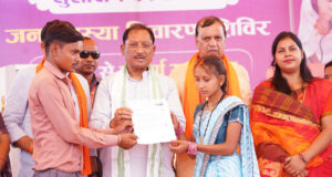 सुशासन तिहार में मुख्यमंत्री विष्णु देव साय ने करहीबाजार को दी विकास कार्यों की बड़ी सौगात, हितग्राहियों से किया सीधा संवाद, विभिन्न योजनाओं के लाभ वितरित कर सुनी समस्याएं…..