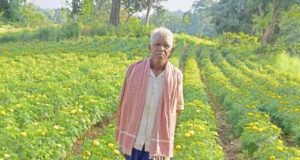 धान छोड़ फूलों की खेती ने बदली आनंदराम की तकदीर, 22 हजार के बदले कमाए 3 लाख रुपए, गेंदा उत्पादन से कोड़केल के किसान ने पेश की सफलता की मिसाल…..