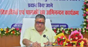 ओजस्वी सरगुजा : सपनों को मिलेगी नई उड़ान, 55 मेधावी विद्यार्थी नीट-जेईई की तैयारी हेतु रायपुर रवाना- मंत्री राजेश अग्रवाल….