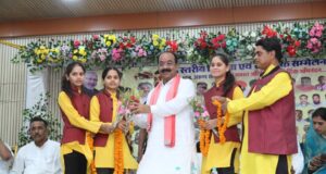 शासकीय उचित मूल्य दुकान विक्रेता सरकार की मजबूत कड़ी, योजनाओं के क्रियान्वयन में निभाते हैं अहम भूमिका : उप मुख्यमंत्री अरुण साव…..