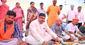 श्रमिक दिवस पर सेवा सदन में सामूहिक भोजन एवं संवाद कार्यक्रम आयोजित, मंत्री गजेन्द्र यादव ने बढ़ाया श्रमिकों का उत्साह…..