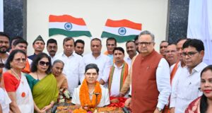 भाटापारा में गौरव का दिन : विधानसभा अध्यक्ष डॉ. रमन सिंह ने किया छत्तीसगढ़ महतारी और शहीद खोण्डे की प्रतिमा का अनावरण….