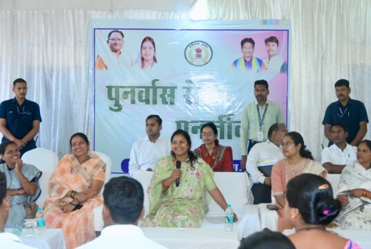 हिंसा से विकास की ओर : आत्मसमर्पित महिलाओं के बीच पहुंचीं मंत्री लक्ष्मी राजवाड़े, पुनर्वास नीति को बताया नई जिंदगी की राह….