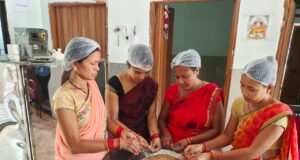 महुआ से आत्मनिर्भरता की उड़ान: वन धन विकास केंद्र कौरिनभाठा बना महिला सशक्तिकरण और आजीविका का सफल मॉडल…..