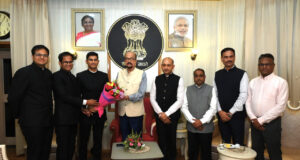 राज्यपाल रमेन डेका से परिवीक्षाधीन आईएएस अधिकारियों ने की सौजन्य भेंट……