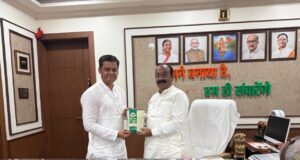 गौरेला-पेण्ड्रा-मरवाही के जैविक विष्णुभोग चावल की खुशबू पहुंची राजधानी रायपुर, उप मुख्यमंत्री अरुण साव को भेंट किया गया महिला समूहों द्वारा उत्पादित विशेष चावल…