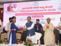 मुख्यमंत्री विष्णुदेव साय के हाथों मेधावी छात्रा को मिली 2 लाख रुपये की सहायता…..