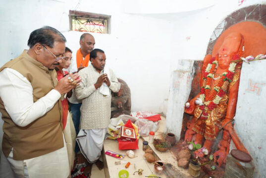 मुख्यमंत्री विष्णुदेव साय ने ऐतिहासिक चतुर्भुज विष्णु मंदिर में की पूजा-अर्चना, प्रदेश की सुख-समृद्धि की कामना……