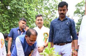 मातृशक्ति एवं प्रकृति के प्रति श्रद्धा का अनुपम संगमः मुख्यमंत्री विष्णु देव साय ने ’’राम वाटिका’’ में किया रुद्राक्ष का पौधारोपण….