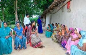 मंत्री लक्ष्मी राजवाड़े ने किया जनसंपर्क, ग्रामीणों की समस्याओं के त्वरित समाधान के दिए निर्देश…..