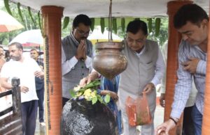 श्रम मंत्री लखनलाल देवांगन ने कोपाबेड़ा शिव मंदिर में की पूजा-अर्चना