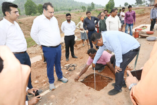 पीएम जनमन सड़क निर्माण में लापरवाही पर सख्त कार्रवाई, उप मुख्यमंत्री विजय शर्मा के निर्देश पर सहायक अभियंता और उप अभियंता निलंबित…..