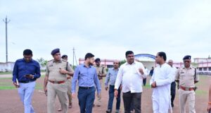 गनियारी पहुंचे स्कूल शिक्षा मंत्री गजेन्द्र यादव, पद्म विभूषण डॉ. तीजन बाई के दशगात्र एवं श्रद्धांजलि कार्यक्रम की तैयारियों का लिया जायजा….
