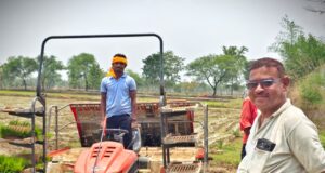 धान की रोपाई में आधुनिकता का समावेश, पैडी ट्रांसप्लांटर मशीन से किसानों को मिली बड़ी राहत….