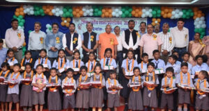 ’जशपुर में धूमधाम से मनाया गया जिला स्तरीय शाला प्रवेश उत्सव’, ’नवप्रवेशी विद्यार्थियों का आत्मीय स्वागत, शिक्षा के महत्व का दिया गया संदेश’…..