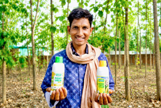 कम लागत, अधिक उत्पादन की ओर बढ़ते किसान, नैनो उर्वरकों ने बढ़ाया अमर सिंह कंवर का विश्वास, पर्याप्त भंडारण से मजबूत हुई कृषि व्यवस्था, अन्नदाताओं को मिल रहा लाभ…
