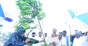 ‘एक पेड़ माँ के नाम’ अभियान से पर्यावरण संरक्षण का संदेश, मंत्री राजेश अग्रवाल ने किया वृक्षारोपण….