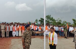 कर्रेगुट्टा पर पहुंची बस्तर तिरंगा यात्रा, उप मुख्यमंत्री विजय शर्मा ने फहराया तिरंगा….