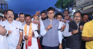 वित्त मंत्री ओ.पी. चौधरी की अगुवाई में विभाजन विभीषिका स्मरण दिवस पर कैंडल मार्च…..
