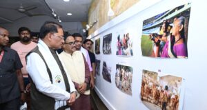 तस्वीरों ने ताजा कीं मुख्यमंत्री विष्णुदेवसाय की पुरानी यादें: मुख्यमंत्री विष्णुदेव साय ‘दृश्य संवाद 2026’ के समापन समारोह में हुए शामिल….