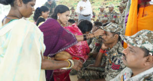 अबूझमाड़ में बदला हवाओं का रुख, हिंसा छोड़ मुख्यधारा में लौटीं बहनों ने DRG जवानों की कलाई पर बांधी राखी, दिया शांति और विश्वास का संदेश….