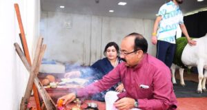 उप मुख्यमंत्री अरुण साव ने प्रदेशवासियों को दी हरेली की बधाई, गौमाता और कृषि औजारों की पूजा-अर्चना कर अच्छी फसल व खुशहाली का कामना की…