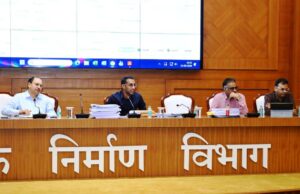 लोक निर्माण विभाग के सचिव ने सड़क एवं भवन निर्माण कार्यों की प्रगति की समीक्षा की…..