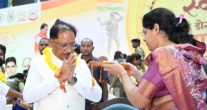 ‘मेरी सगी बहन नहीं… आज माधुरी जी ने वह कमी पूरी कर दी’ : राखी बंधवाकर भावुक हुए मुख्यमंत्री साय…..