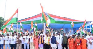 नारायणपुर से शुरू हुई बस्तर तिरंगा यात्रा: उपमुख्यमंत्री विजय शर्मा और वन मंत्री केदार कश्यप ने बाइक चलाकर किया नेतृत्व, नक्सल प्रभावित क्षेत्रों में पहुंचेगा तिरंगा….