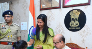 लोक भवन में गूंजा अपनत्व का संदेश, दिव्यांग बच्चों ने राज्यपाल रमेन डेका को बांधा रक्षा सूत्र…..