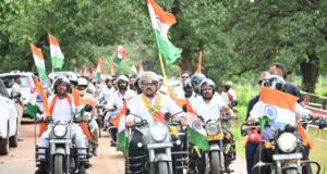 तिरंगा यात्रा के दूसरे दिवस माँ दंतेश्वरी की पूजा-अर्चना कर उप मुख्यमंत्री एवं वन मंत्री ने किया यात्रा का शुभारंभ…