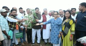मोर गांव मोर पानी महाअभियान के तहत बृहद वृक्षारोपण कराया गया