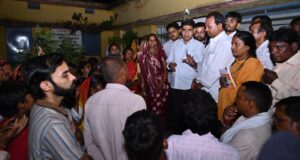 बाढ़ पीड़ितों के बीच पहुंचे राजस्व मंत्री टंक राम वर्मा, लखना, बेमता और बलौदीखुर्द का दौरा कर जताया संबल…..