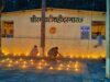 ‘बस्तर सेवा संकल्प अभियान’ के तहत शहीदों की याद में 1986 स्थानों पर जलाए गए दीये…..