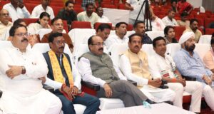 नमो सेवा-अनकही कहानियां : छात्रों ने प्रधानमंत्री नरेन्द्र मोदी के 25 वर्षों की सेवा यात्रा का किया मंचन, उप मुख्यमंत्री अरुण साव ने दर्शक दीर्घा में बैठकर छात्र-छात्राओं का बढ़ाया उत्साह….