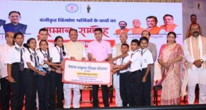 राजमिस्त्री और रेजा-कुली के बच्चे अब पढ़ेंगे बड़े आवासीय स्कूलों में, अटल उत्कृष्ट शिक्षा योजना से नारायणपुर के श्रमिक परिवारों के सपनों को मिली नई उड़ान…..