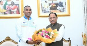 मुख्यमंत्री विष्णु देव साय से एशियन गेम्स के कांस्य पदक विजेता एथलीट अनिमेष कुजूर ने की सौजन्य मुलाकात…..