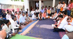 ’उपमुख्यमंत्री विजय शर्मा ने ग्राम लोहझरी में ग्रामीणों के बीच बैठकर किया सीधा संवाद’…..