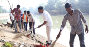 रामपुर आश्रम में जनभागीदारी से चला सेवा संकल्प के साथ स्वच्छता अभियान, वन मंत्री केदार कश्यप ने लोगों के साथ किया श्रमदान, मारकंडी नदी घाट और प्राकृतिक जल कुंड की सफाई….