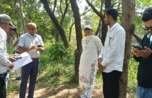 ग्राम केरीबंधा के अंदरूनी खेतों में पहुंचकर कलेक्टर जयश्री जैन ने पीवी ऐप सर्वे कार्यो का किया औचक निरीक्षण….