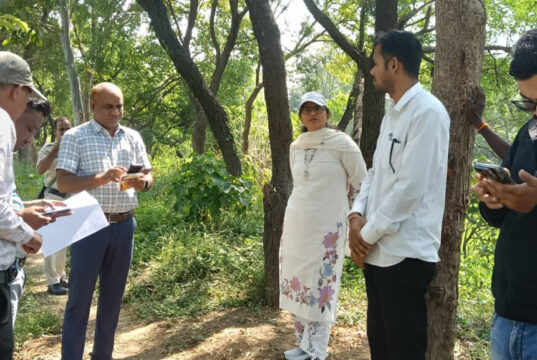 ग्राम केरीबंधा के अंदरूनी खेतों में पहुंचकर कलेक्टर जयश्री जैन ने पीवी ऐप सर्वे कार्यो का किया औचक निरीक्षण….